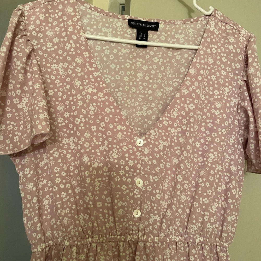 Never worn, adorable lightweight dress